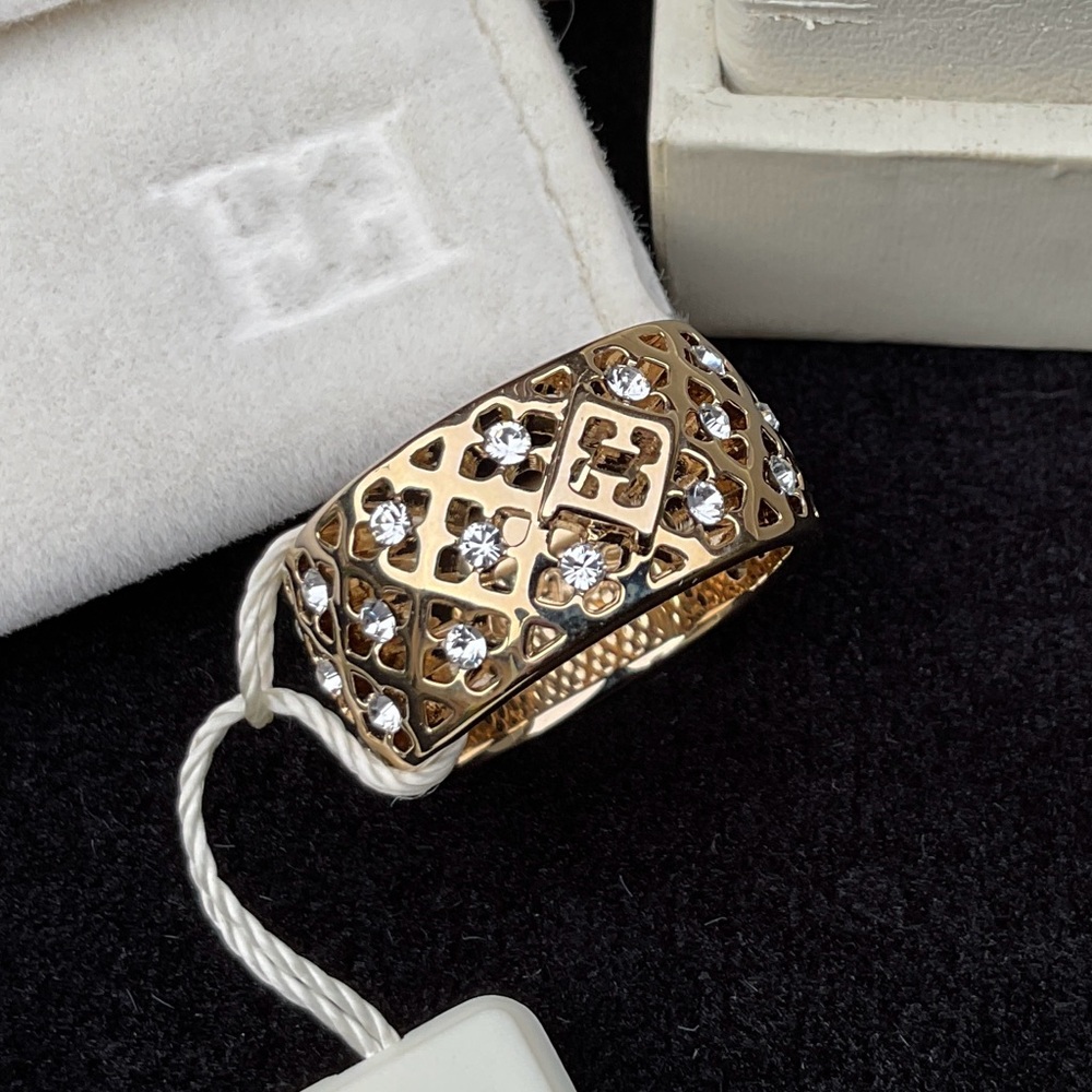 RARE Mint in Box ESCADA Gold Tone Band Ring Swarovski Stones & Logo Size 7